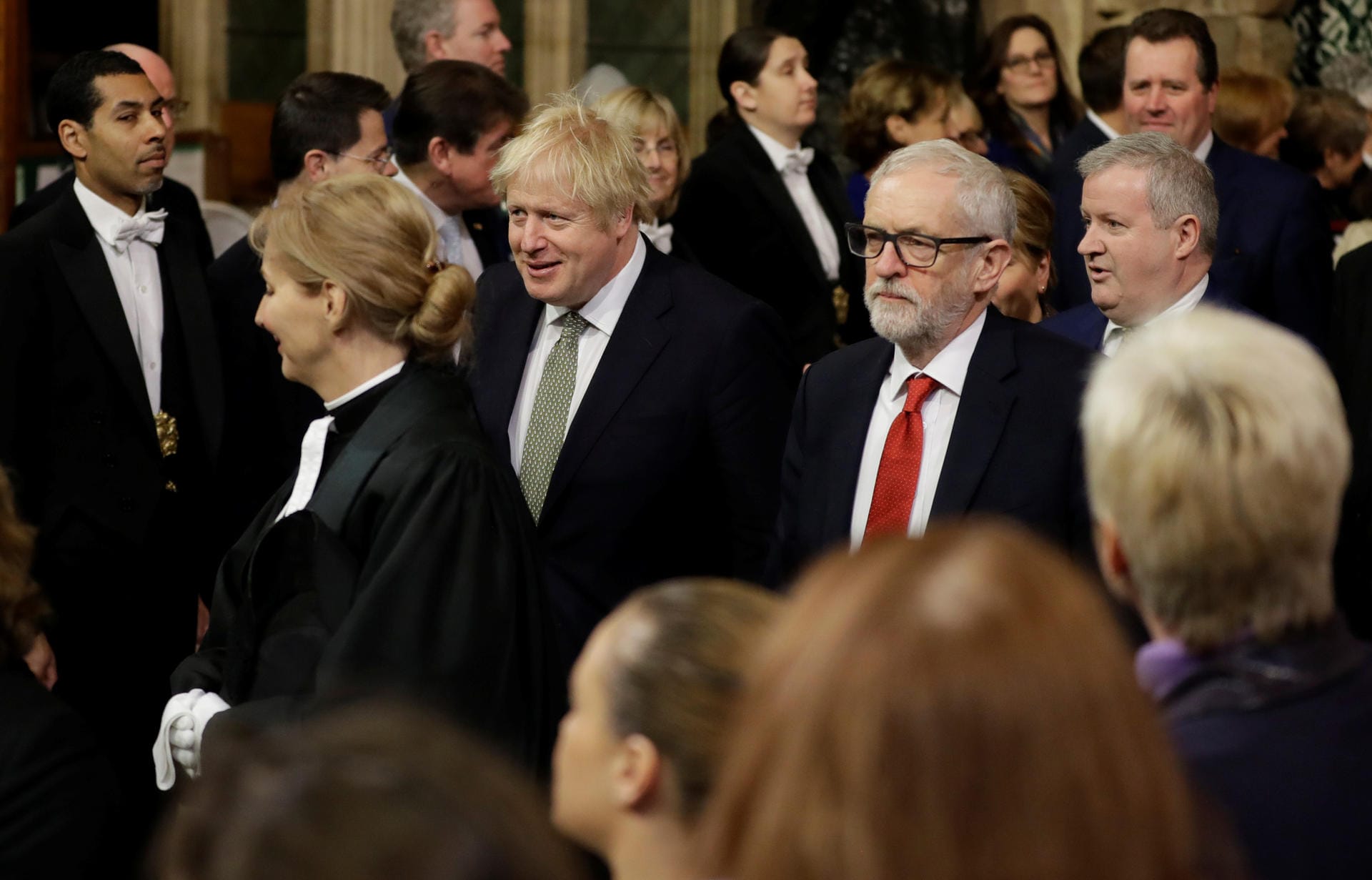 Labour-Politiker Jeremy Corbyn bedankte sich bei den Mitarbeitern des britischen Gesundheitsdienstes NHS für ihren Einsatz. Er sei in Gedanken bei Johnson und seiner Familie.