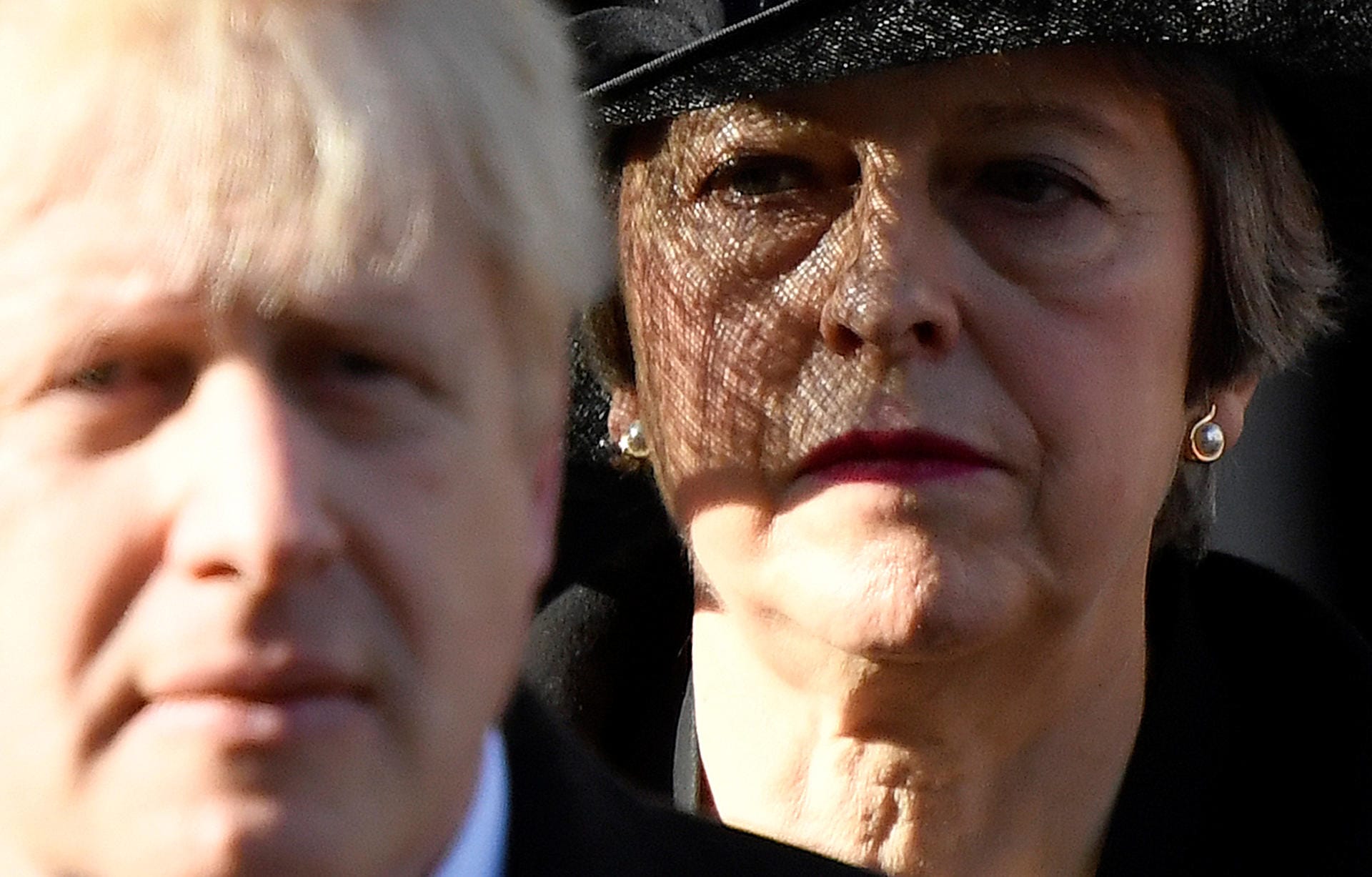 Die ehemalige Premierministerin Theresa May appellierte an die Bevölkerung, daheim zu bleiben. Jeder könne sich mit diesem "furchtbaren Virus" infizieren.