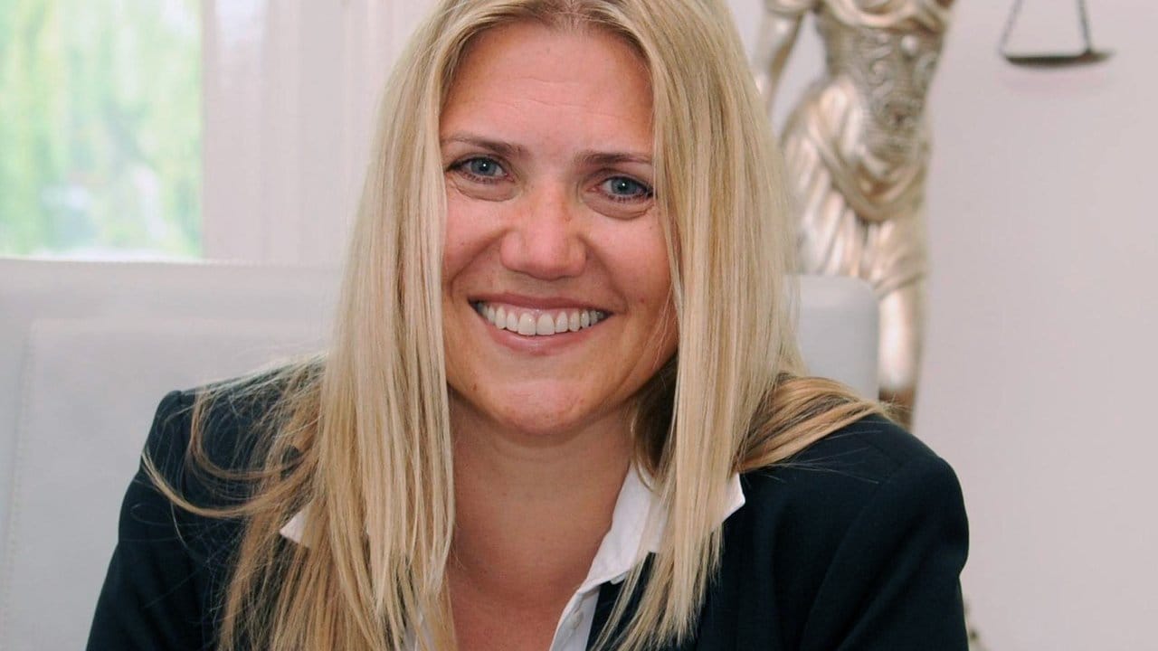 Daniela Mielchen ist Fachanwältin für Verkehrsrecht in Hamburg. Daniela Mielchen ist Fachanwältin für Verkehrsrecht in Hamburg.