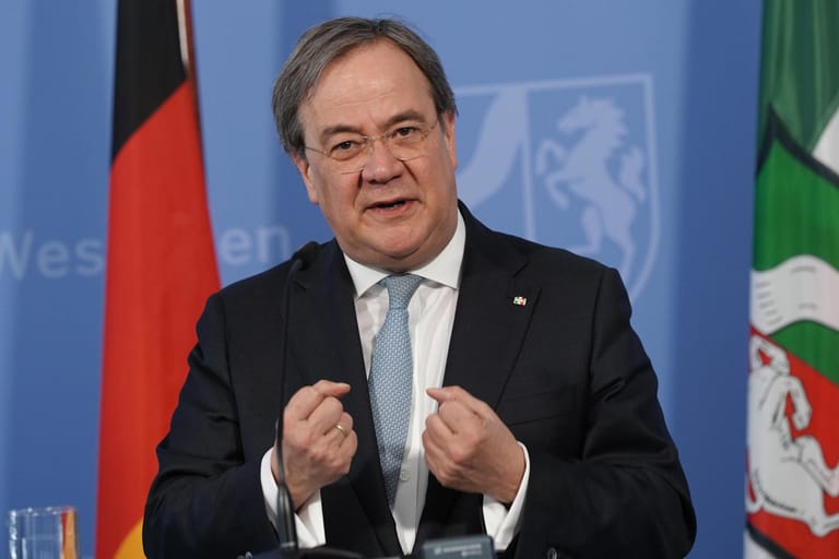 Armin Laschet (CDU), Ministerpräsident Nordrhein-Westfalens: "Wir benötigen einen Fahrplan, der uns den Weg in eine verantwortungsvolle Normalität zeigt", sagte Laschet in einer Rede, die vom WDR ausgestrahlt wurde. "Wir werden diese Bewährungsprobe bestehen. Unser Land kann das"