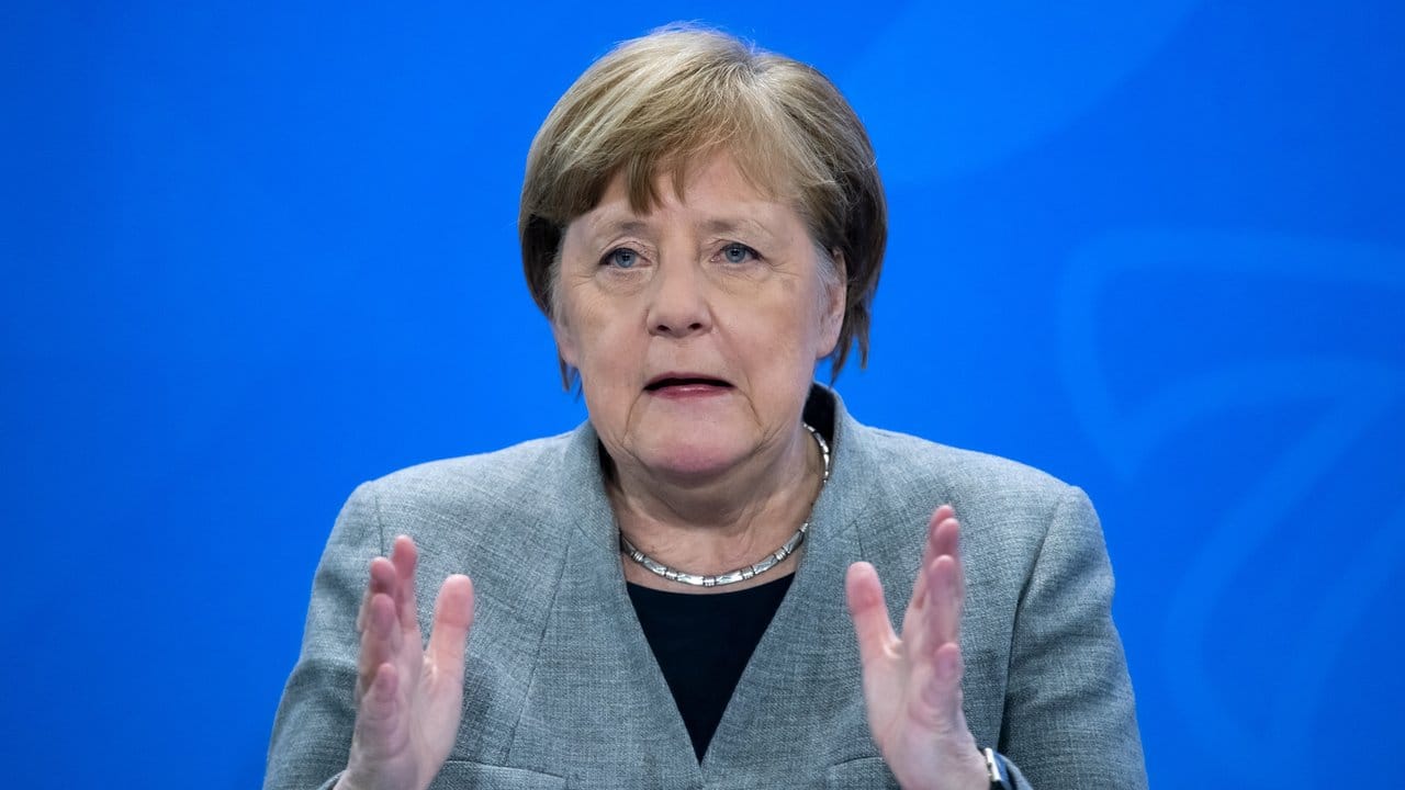 Bundeskanzlerin Angela Merkel äußert sich auf einer Pressekonferenz im Bundeskanzleramt. Bundeskanzlerin Angela Merkel äußert sich auf einer Pressekonferenz im Bundeskanzleramt.