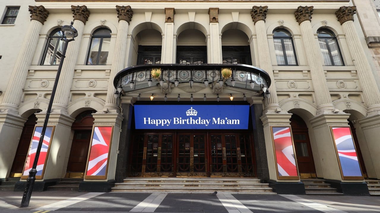 Das Londoner Palladium gratuliert Königin Elizabeth II. Das Londoner Palladium gratuliert Königin Elizabeth II.