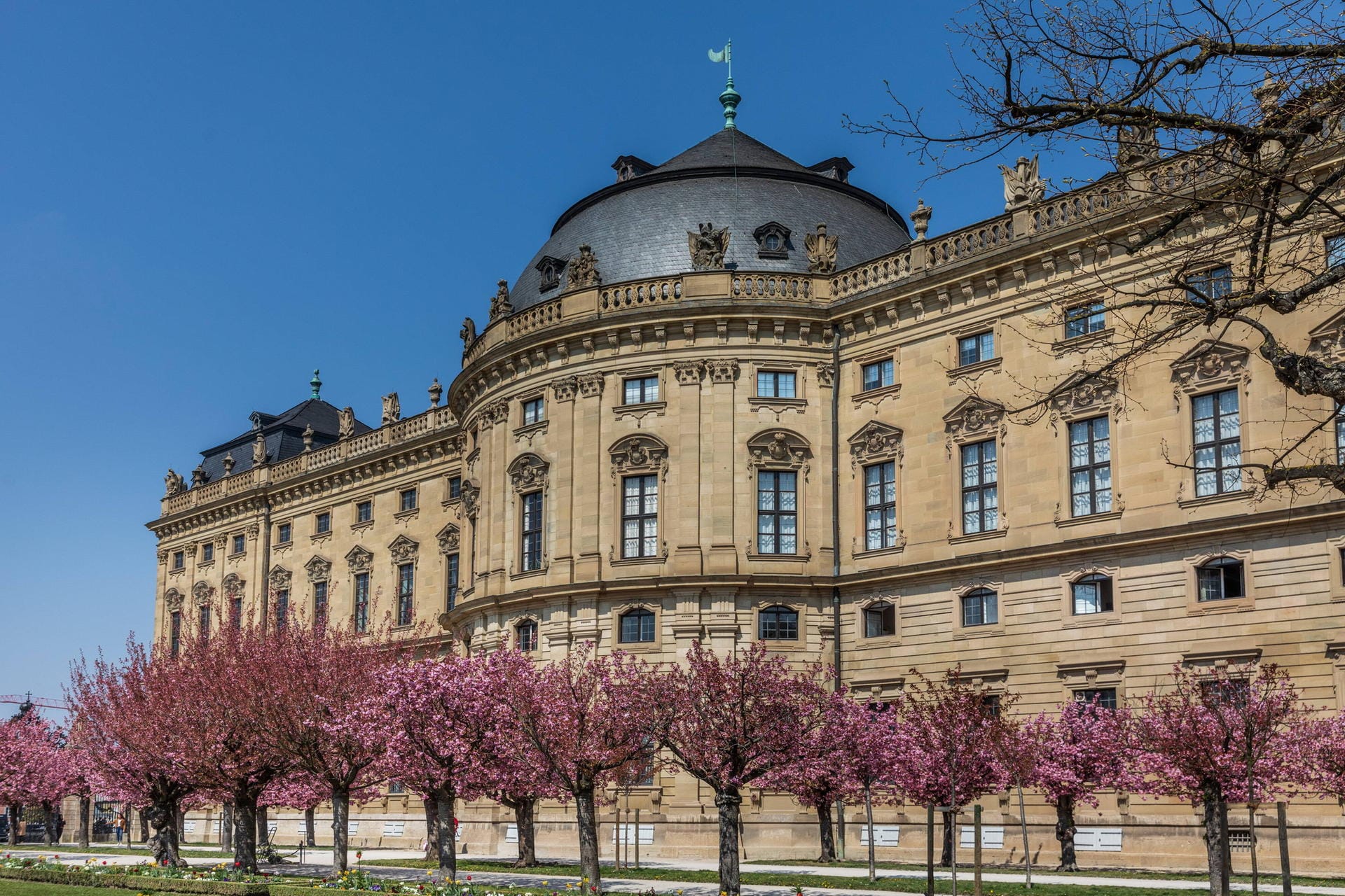 Würzburger Residenz und Hofgarten: Die Unesco-Kommission lobte vor allem das Zusammenspiel bedeutender Architekten, Maler und Bildhauer, die am Bau und der Gestaltung der Stätte beteiligt waren.