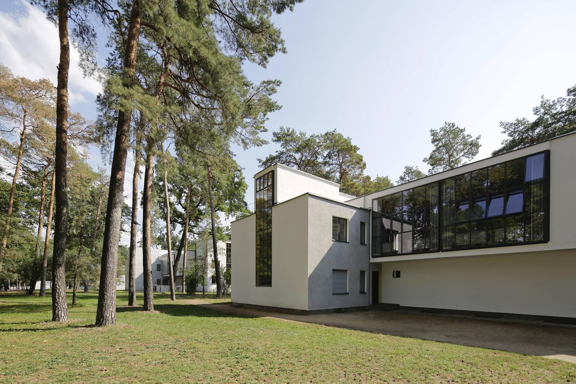 Bauhaus: In der Kunst und Architektur dieser Zeit soll das Zweckgebundene im Mittelpunkt stehen.