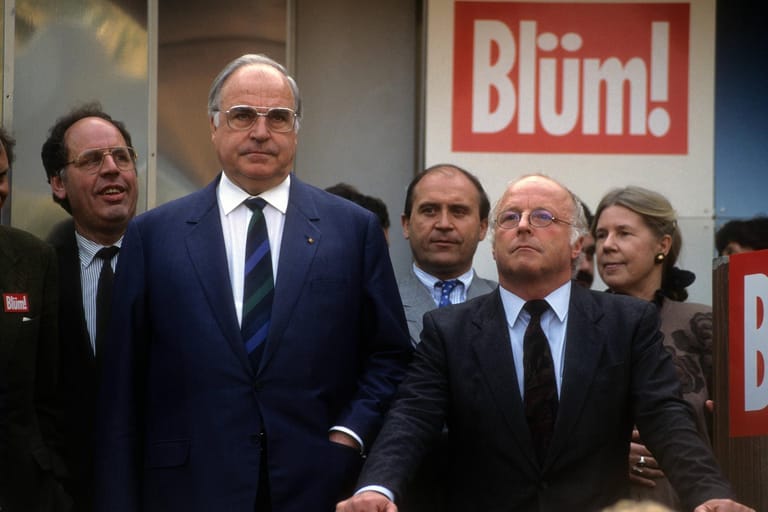 Lange galt Blüm als treuer Weggefährte Helmut Kohls. Erst die CDU-Spendenaffäre trieb 1998 einen Keil zwischen die beiden Politiker.