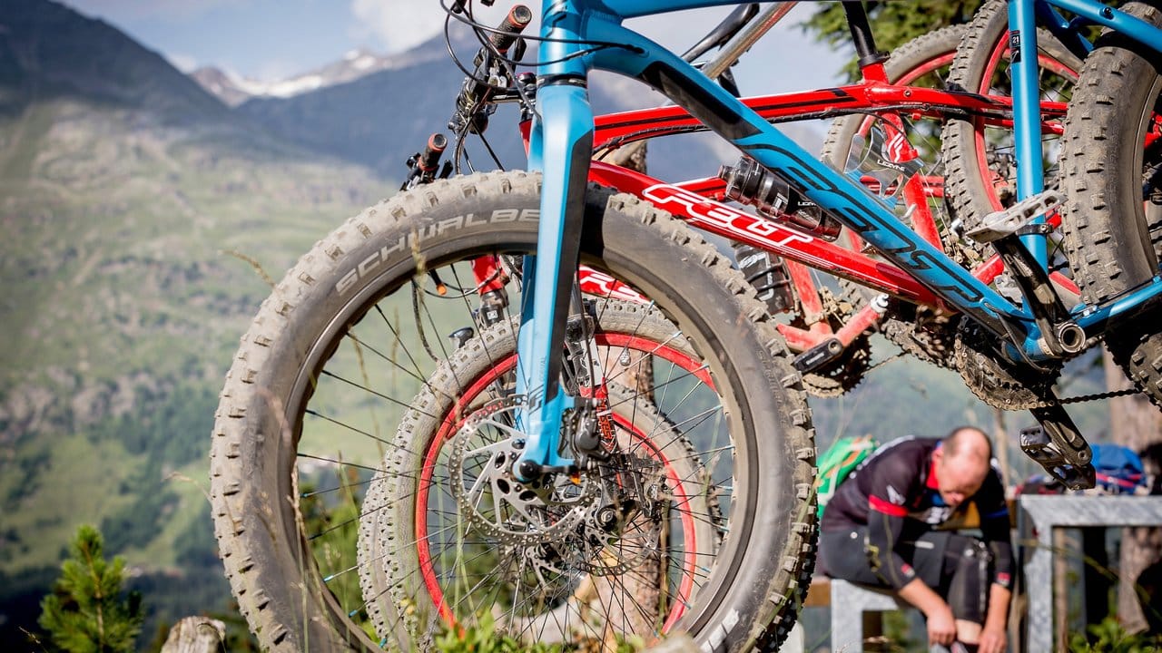 Diese Reifen wollen im Matsch wühlen: Mountainbikes spielen überall abseits planierter Wege ihre Stärken aus.