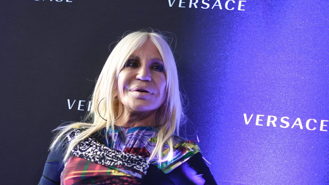 Donatella Versace wird 65.