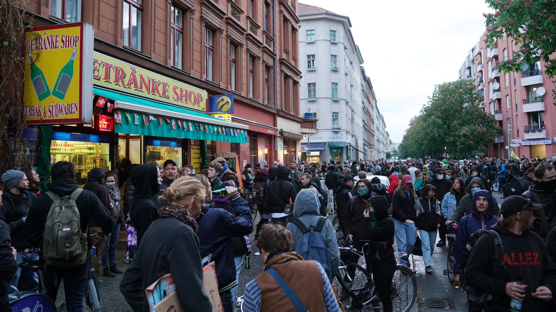 Sie nahmen an größtenteils nicht genehmigten Demonstrationen zum 1. Mai teil.