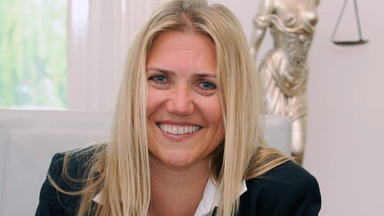 Daniela Mielchen ist Fachanwältin für Verkehrsrecht in Hamburg. Daniela Mielchen ist Fachanwältin für Verkehrsrecht in Hamburg.
