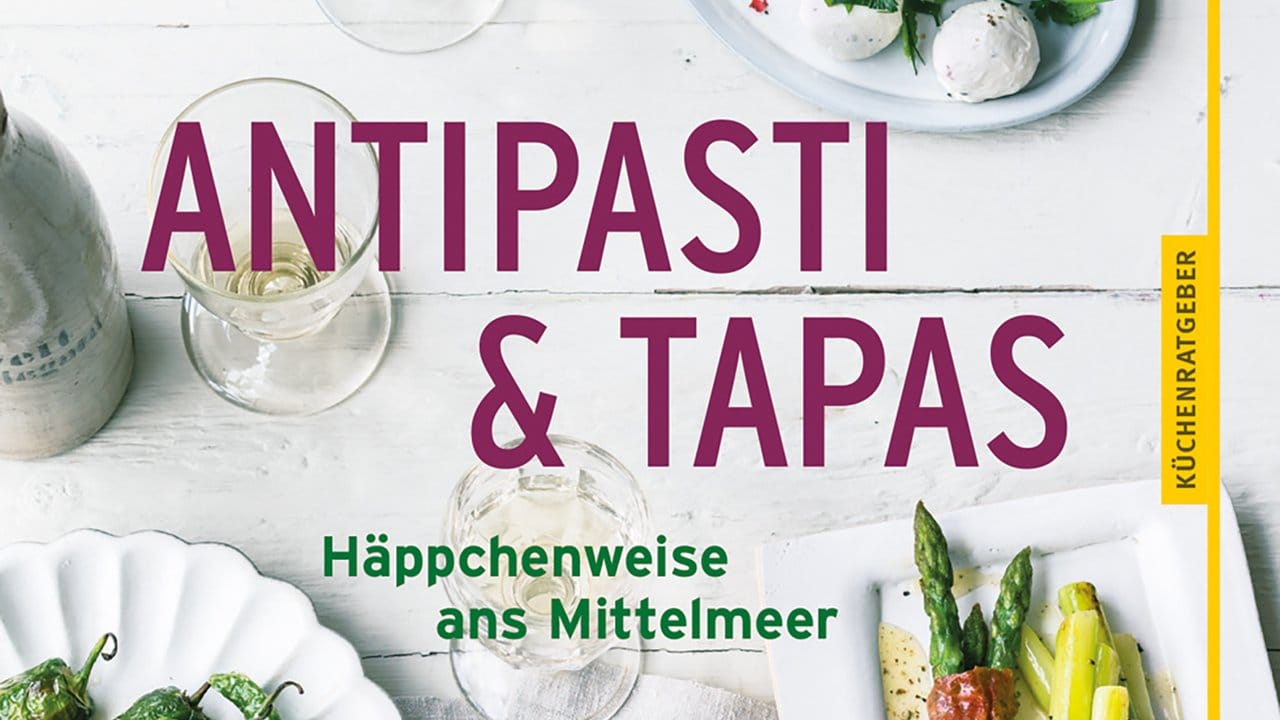 In dem Buch "Antipasti & Tapas ─ Häppchenweise ans Mittelmeer" schlägt Martin Kintrup vor, Erdbeeren mit Ziegenfrischkäse zu servieren.