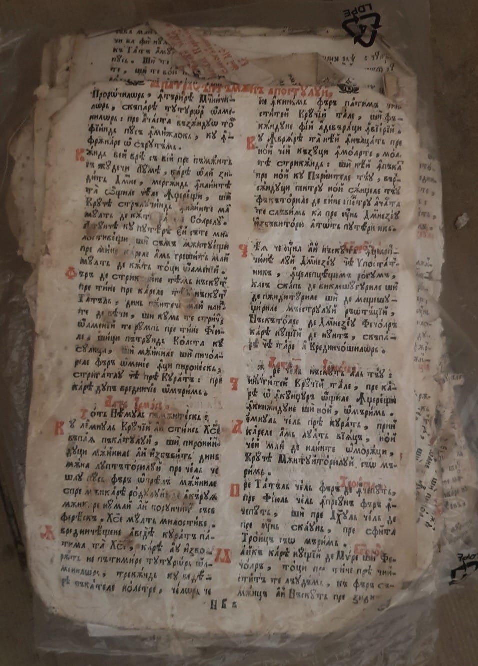 Ein altes Schriftstück, das in Rumänien beschlagnahmt: Insgesamt konnten die Behörden 19.000 Objekte vor dem Schwarzmarkt bewahren.