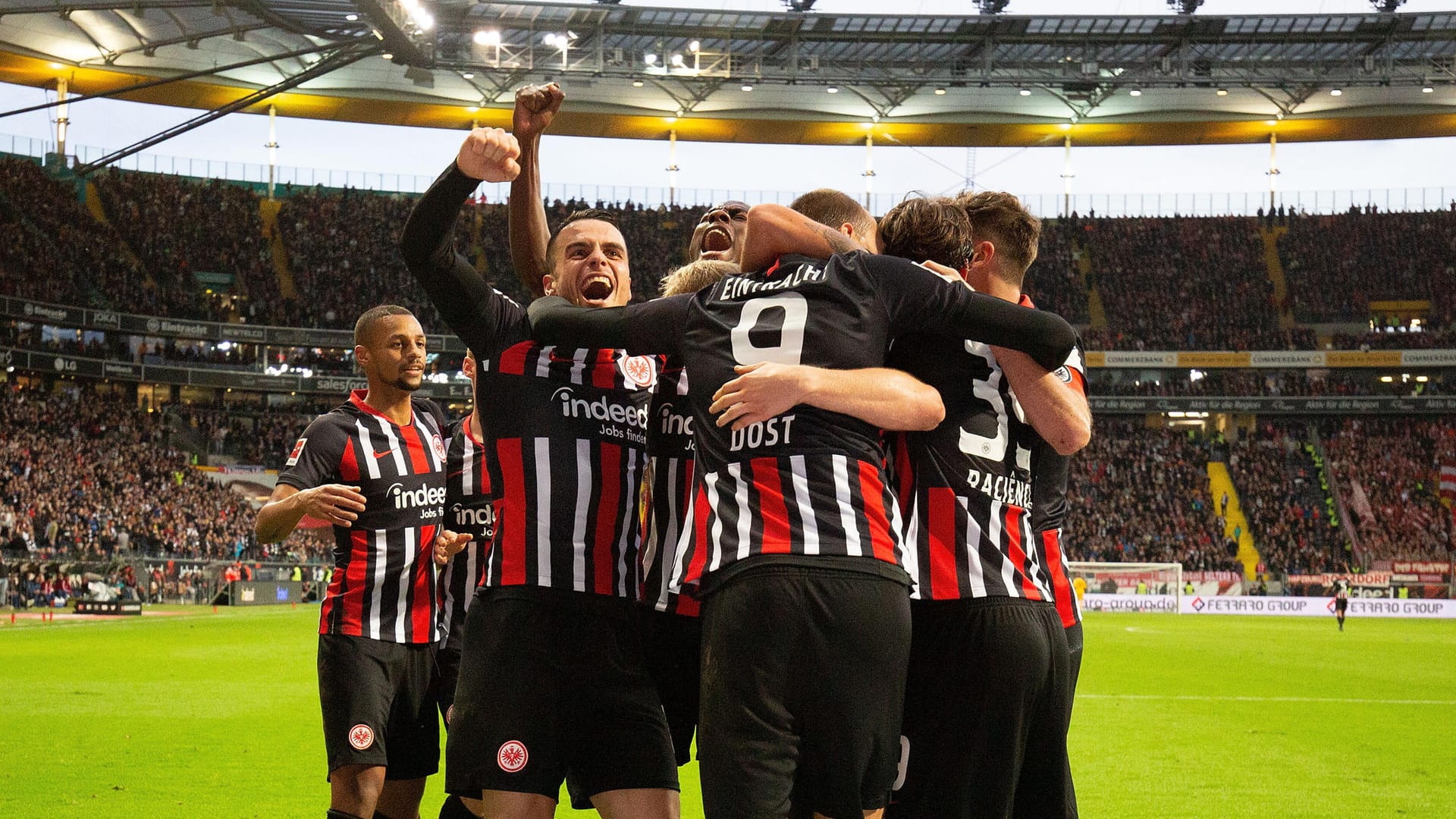 Am 27. Spieltag (22. bis 24.05.) werden die Bayern gegen Eintracht Frankfurt auf Wiedergutmachung aus sein. In der Hinrunde wurden sie mit 5:1 aus der Commerzbank-Arena gejagt. Die weiteren Partien des Spieltags: Borussia Mönchengladbach gegen Bayer Leverkusen, VfL Wolfsburg gegen Borussia Dortmund, Hertha BSC gegen Union Berlin, Mainz 05 gegen RB Leipzig, SC Freiburg gegen Werder Bremen, Schalke 04 gegen FC Augsburg, 1. FC Köln gegen Fortuna Düsseldorf, SC Paderborn gegen TSG Hoffenheim.