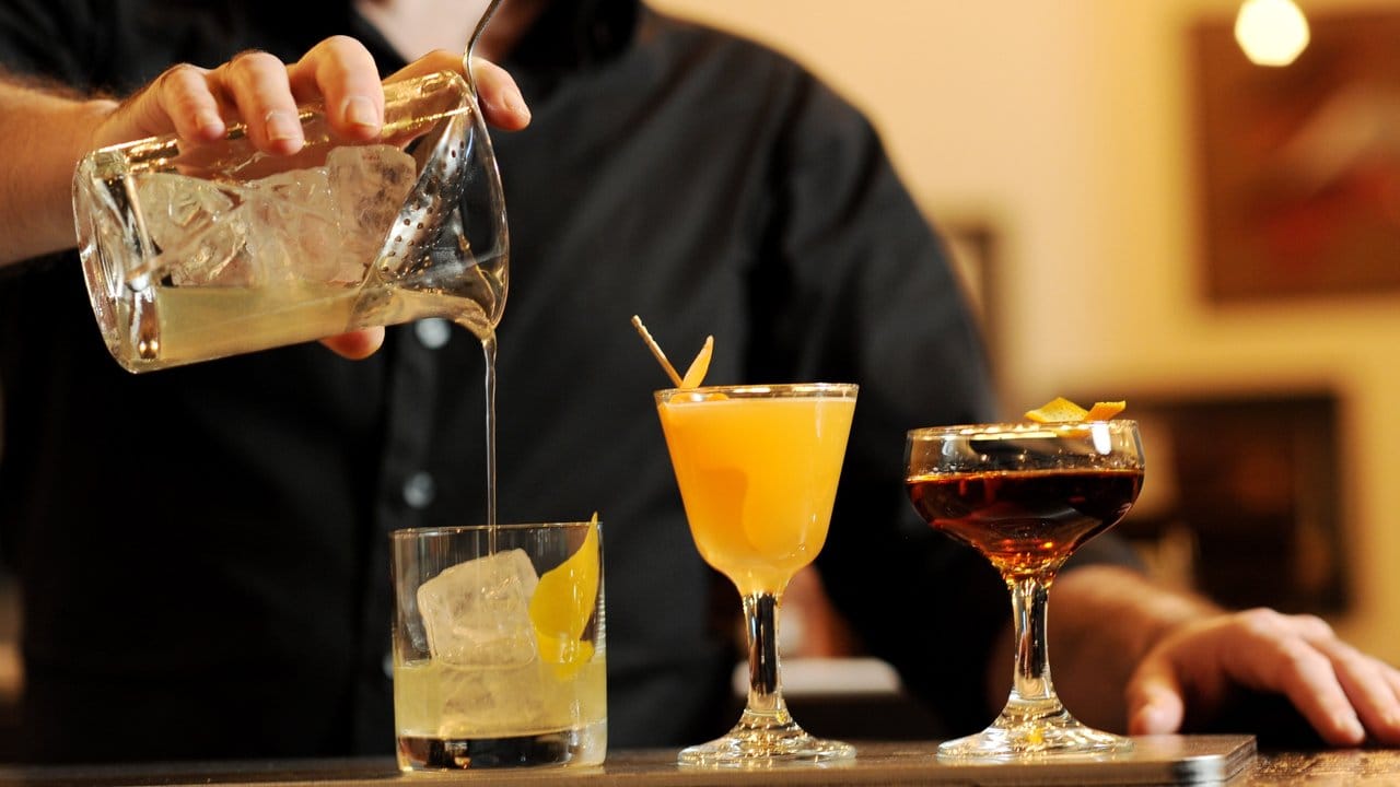 Gin-Cocktails können ganz unterschiedlich aussehen - wichtig ist dabei immer das passende Glas.