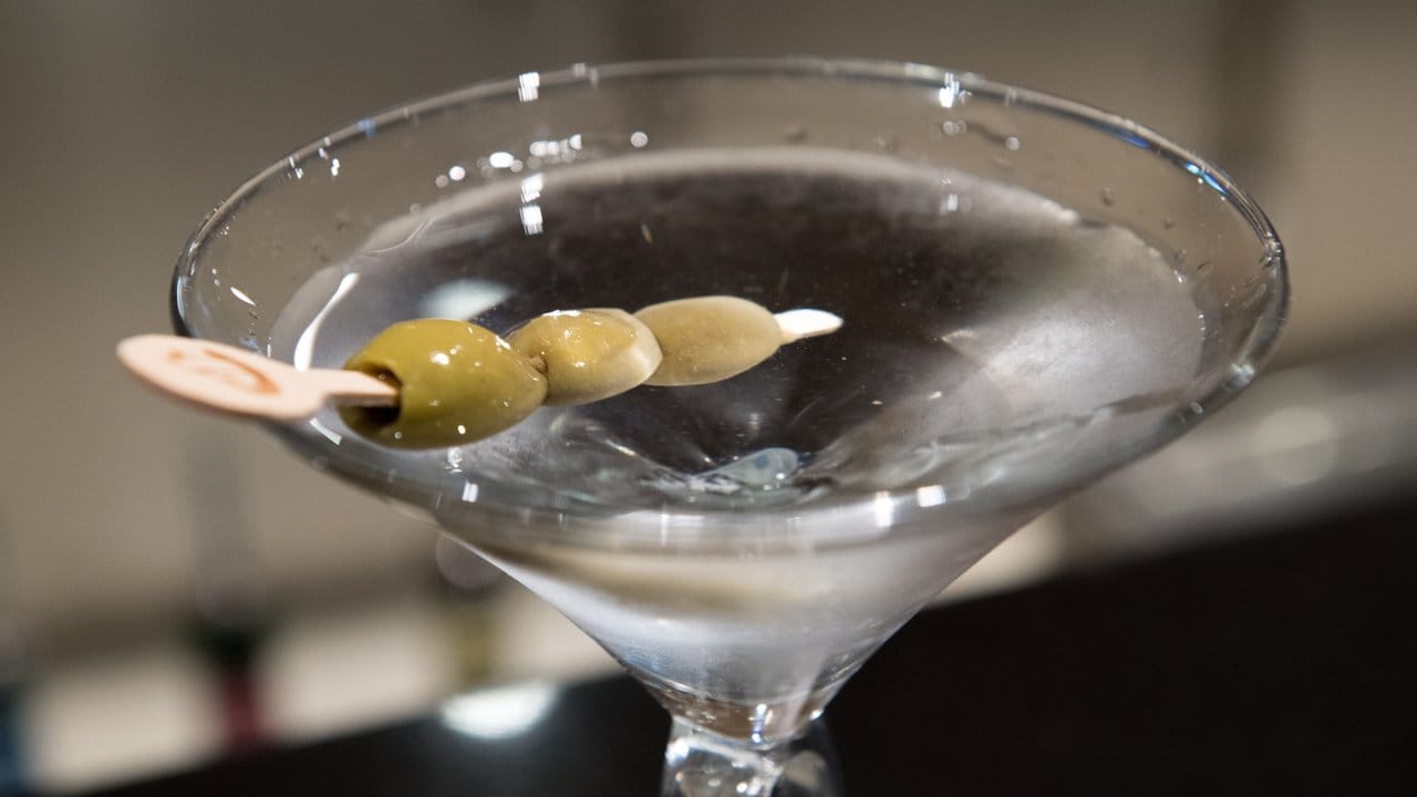 Cocktail im James-Bond-Stil: Mit einem Wodka Martini kann man sich zu Hause wie der berühmte britische Geheimagent fühlen.