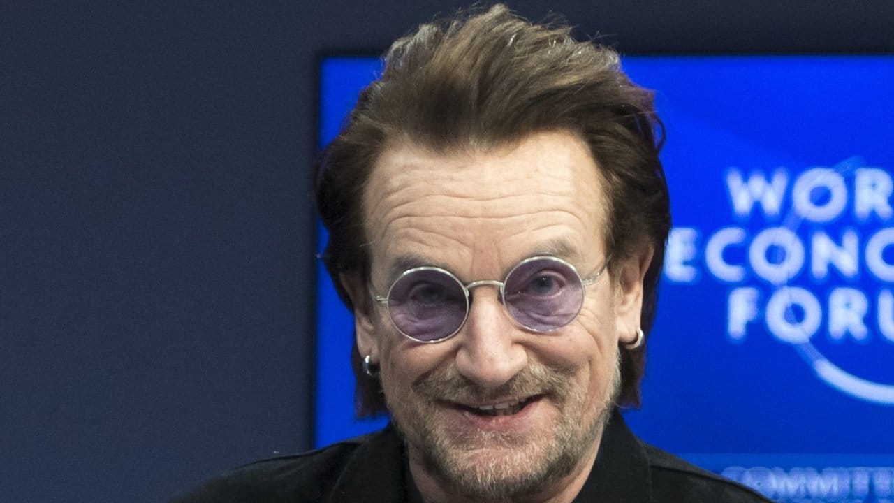 Bono nimmt an einer Veranstaltung auf dem Weltwirtschaftsforum teil.