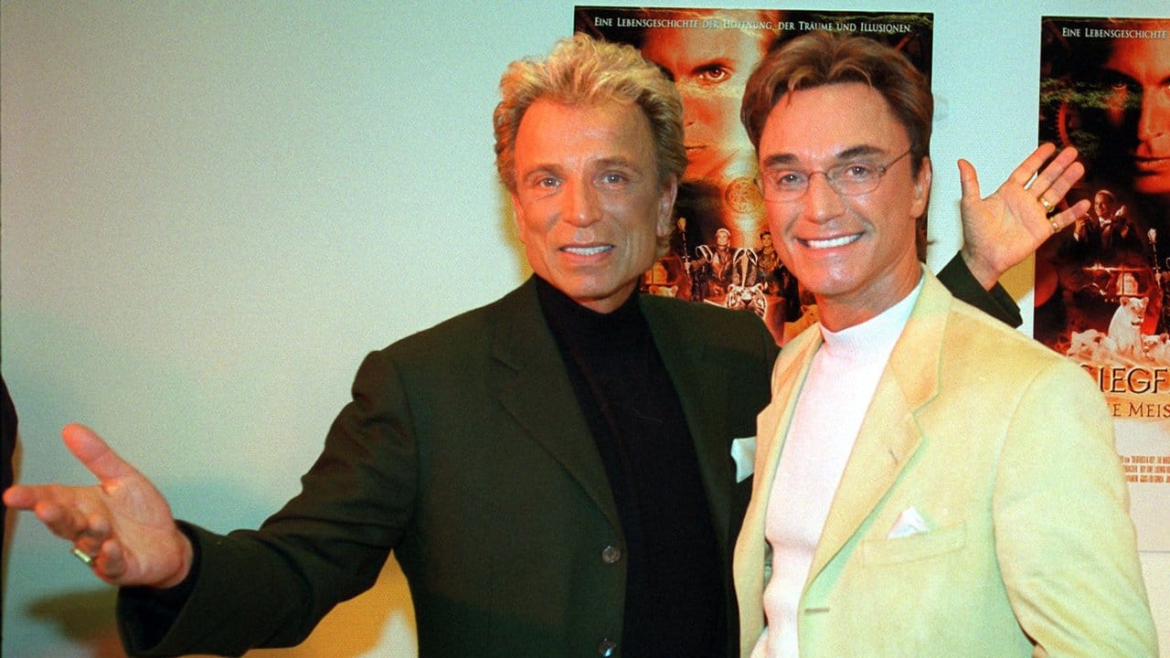 Die deutschen Magier Siegfried (l) und Roy im Jahr 1999 in Berlin. Die deutschen Magier Siegfried (l) und Roy im Jahr 1999 in Berlin.