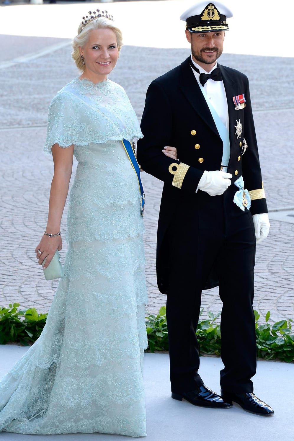 Kronprinzessin Mette-Marit und Kronprinz Haakon: Der norwegische Thronfolger verliebte sich in die alleinerziehende Mutter. Die Hochzeit im Sommer 2001 war zunächst umstritten.