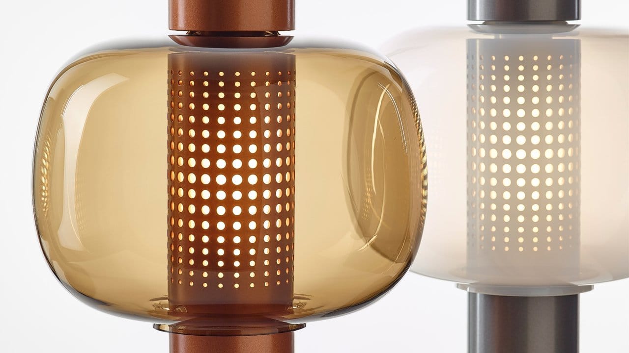 Die Leuchten-Kollektion Bonbori der japanischen Designerin Fumie Shibata hat einen Edelstahlsockel, kombiniert mit einem eleganten mundgeblasenen Glasschirm.