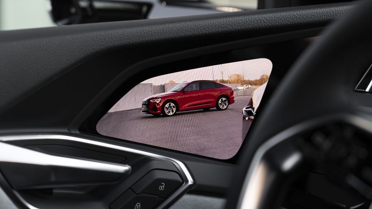 Immer mehr in Serie: Auf Wunsch können Käufer des Audi E-Tron auch digitale Außenspiegel ordern.