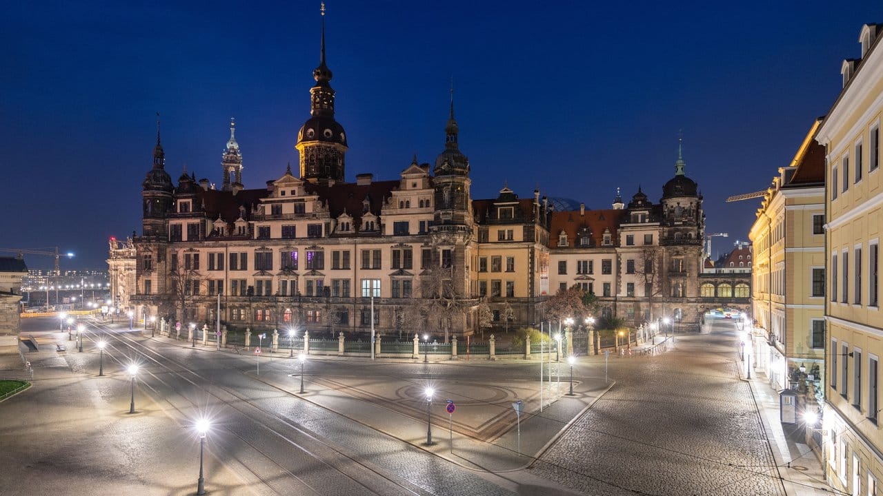 Das Residenzschloss in Dresden am Abend. Das Residenzschloss in Dresden am Abend.