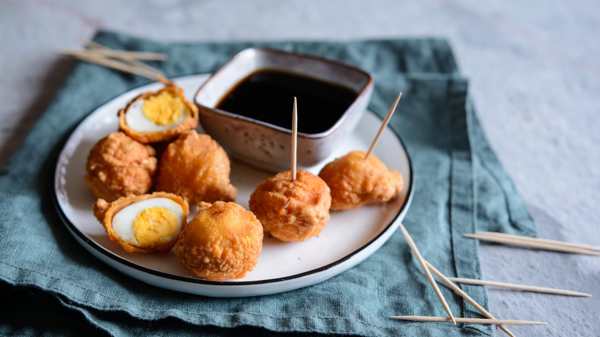 Frittierte Wachteleier: Sie können die Eier auch hart kochen und dann frittieren.