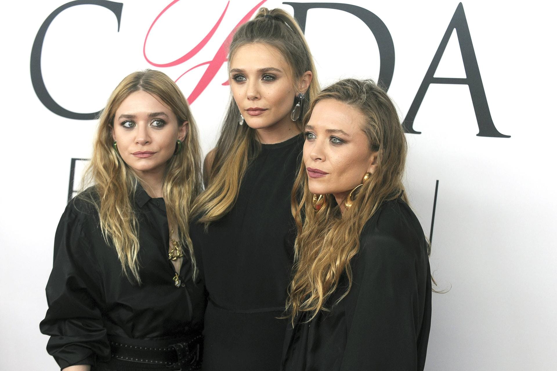 Ashley Olsen, die jüngere Schwester Elizabeth Olsen und Mary-Kate Olsen bei der Verleihung der CFDA Fashion Awards 2016 in New York.