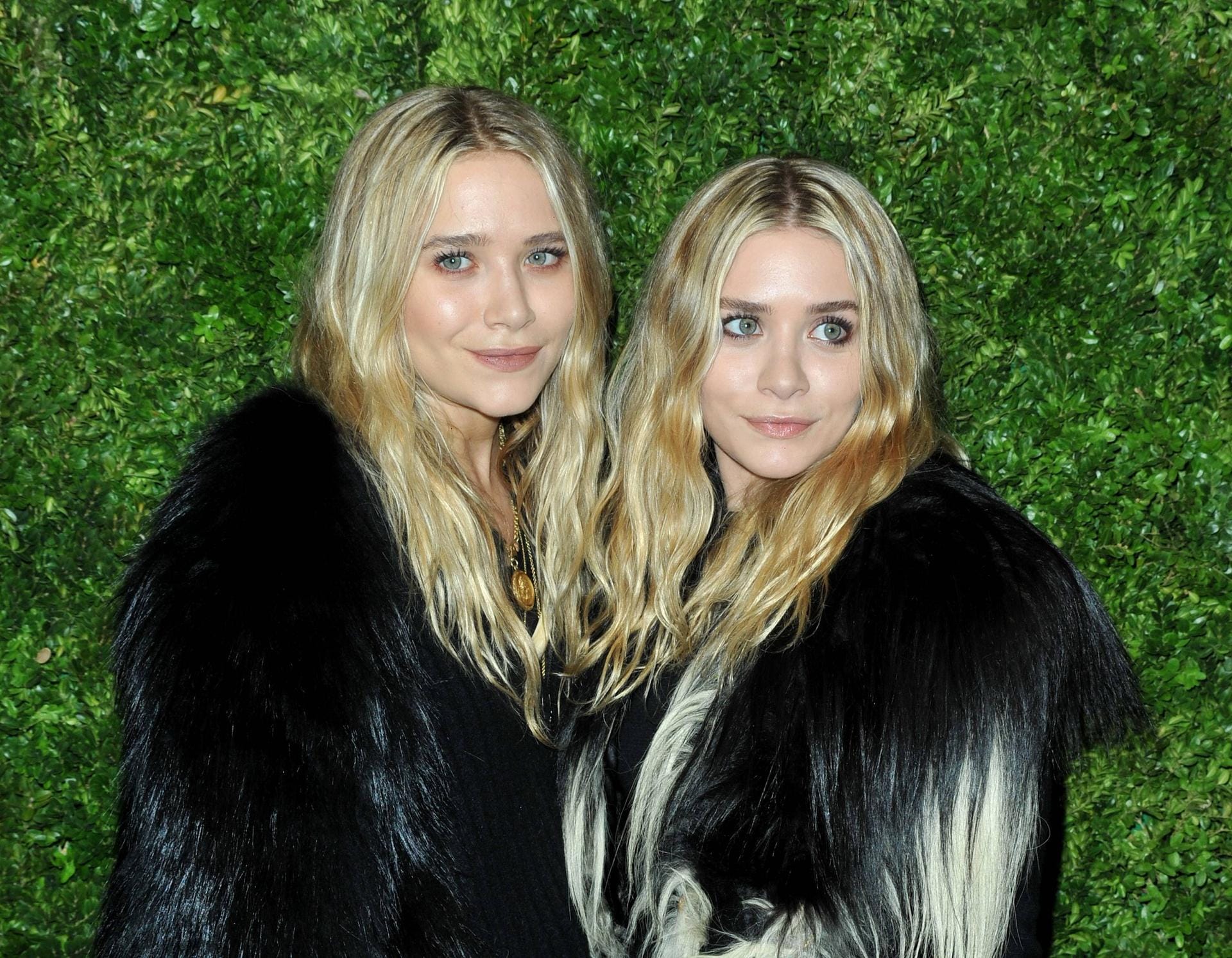 15.11.2010: Ashley und Mary-Kate Olsen bei den Vogue Fashion Awards.