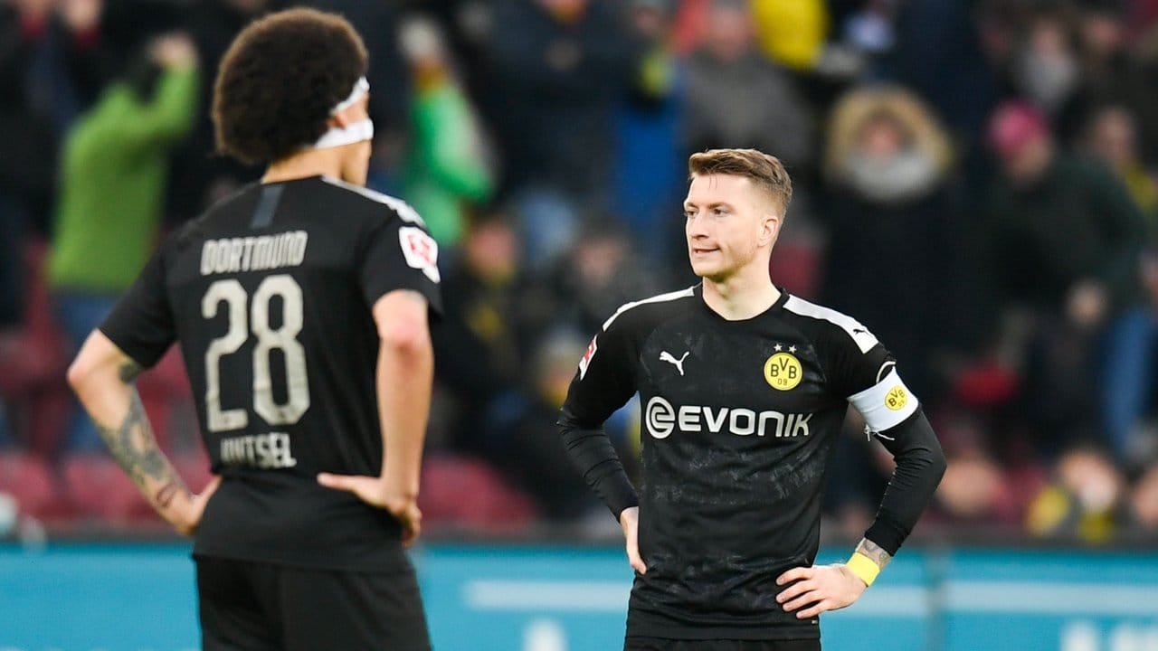 Dortmunds Axel Witsel (l) könnte gegen die Bayern zurückkehren, Marco Reus fällt weiter aus.