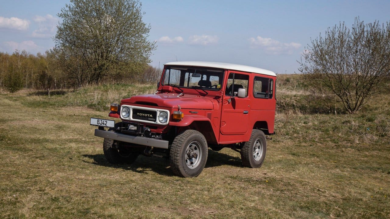 Kantiger Genosse: Ein rund 40 Jahre alter Toyota Land Cruiser steht zur Ausfahrt bereit. Kantiger Genosse: Ein rund 40 Jahre alter Toyota Land Cruiser steht zur Ausfahrt bereit.