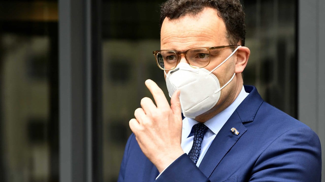 Bundesgesundheitsminister Jens Spahn mit Atemschutzmaske.