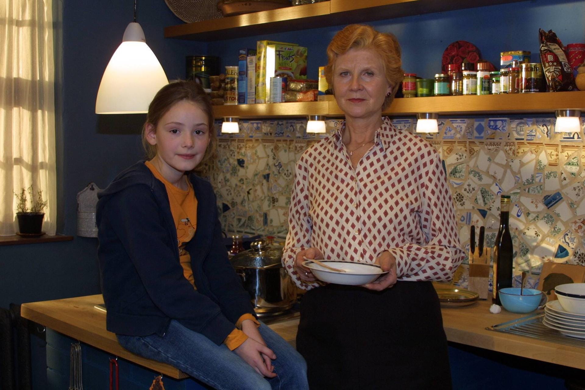 2003: Maria Ehrich und Irm Hermannals Marietta und ihre Großmutter anlässlich eines Pressetermins zum Kinofilm "Mein Bruder ist ein Hund"