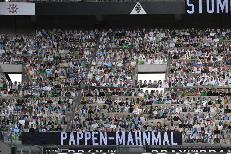 Fans der Galdbacher Borussia können während der Bundesliga-Geisterspiele als Pappaufsteller-Ich dabei sein. Über 12.000 Fans haben an der Aktion teilgenommen und so ein buntes Mosaik aus Gesichtern und Stimmungen geschaffen. Auch für gegnerische Fans wurde im Gästeblock Platz geschaffen. Unter ihnen: die SPD-Politiker Kevin Kühnert und Karl Lauterbach.
