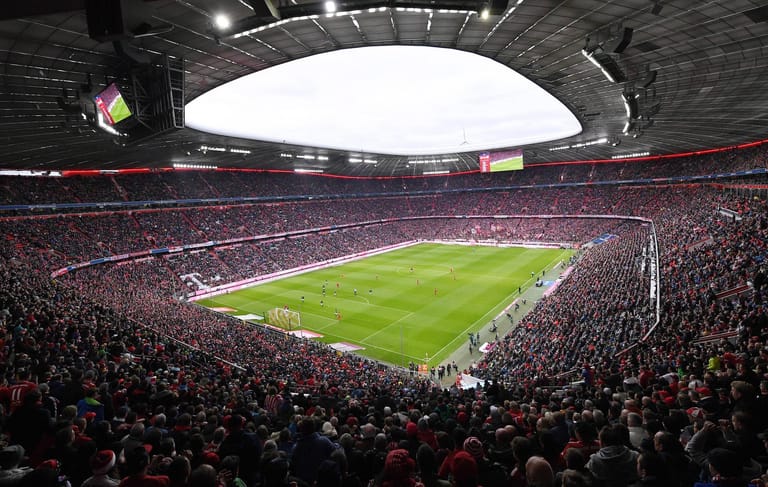 Den zweiten Platz mit einem Schnitt von 4,6 teilen sich gleich sechs Stadien, darunter die Spielstätte mit den meisten Bewertung (47.000): Bayern Münchens Allianz-Arena. Die weiteren Stadien sind: RheinEnergieStadion (1. FC Köln), Borussia-Park (Gladbach), Commerzbank-Arena (Eintracht Frankfurt)...