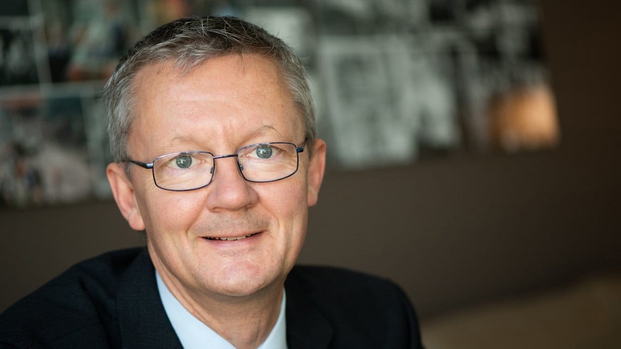 Bernd Glassl ist Bereichsleiter Haushaltspflege im Industrieverband Körperpflege- und Waschmittel (IKW). Bernd Glassl ist Bereichsleiter Haushaltspflege im Industrieverband Körperpflege- und Waschmittel (IKW).