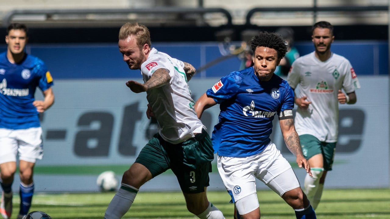 Am Samstag spielte Schalkes Weston McKennie gegen Bremen mit einer Armbinde mit dem Schriftzug "Justice for George". Am Samstag spielte Schalkes Weston McKennie gegen Bremen mit einer Armbinde mit dem Schriftzug "Justice for George".