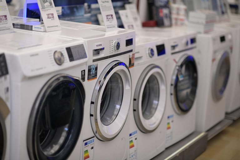 Neue Waschmaschine Preis bei 19 Prozent Mehrwertsteuer: 535,50 Euro Preis bei 16 Prozent Mehrwertsteuer: 522 Euro Ersparnis: 13,50 Euro