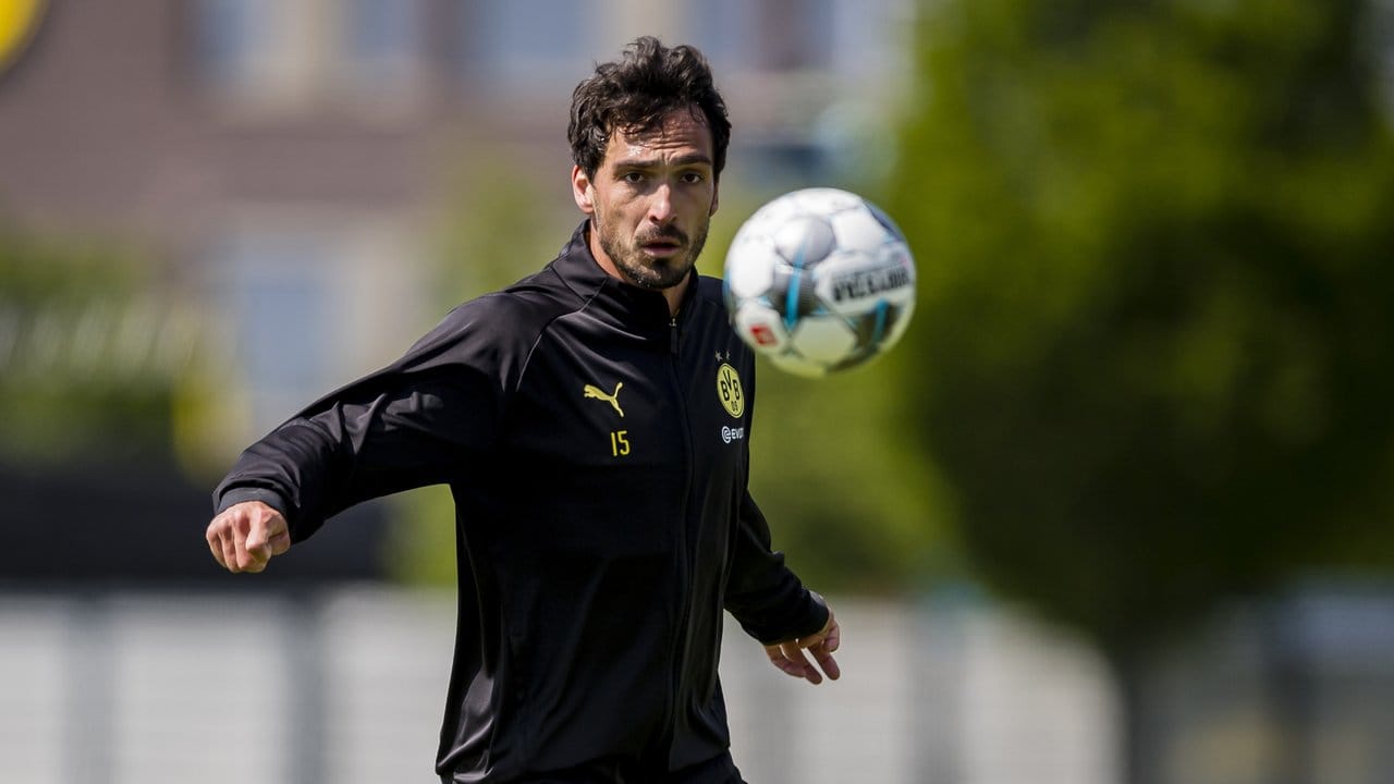 Mats Hummels und der BVB unterstützen die Black Lives Matter Bewegung. Mats Hummels und der BVB unterstützen die Black Lives Matter Bewegung.