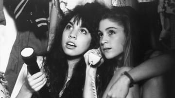1990: Stacy Keanan als Lisa (rechts)