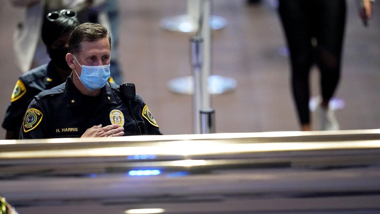 Der Polizeibeamte H. Der Polizeibeamte H.