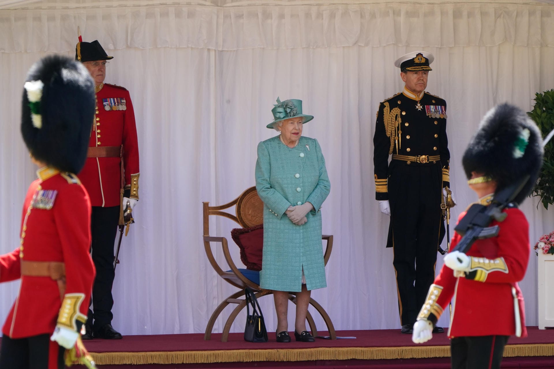 Die Queen feierte die Ersatz-Parade allein.