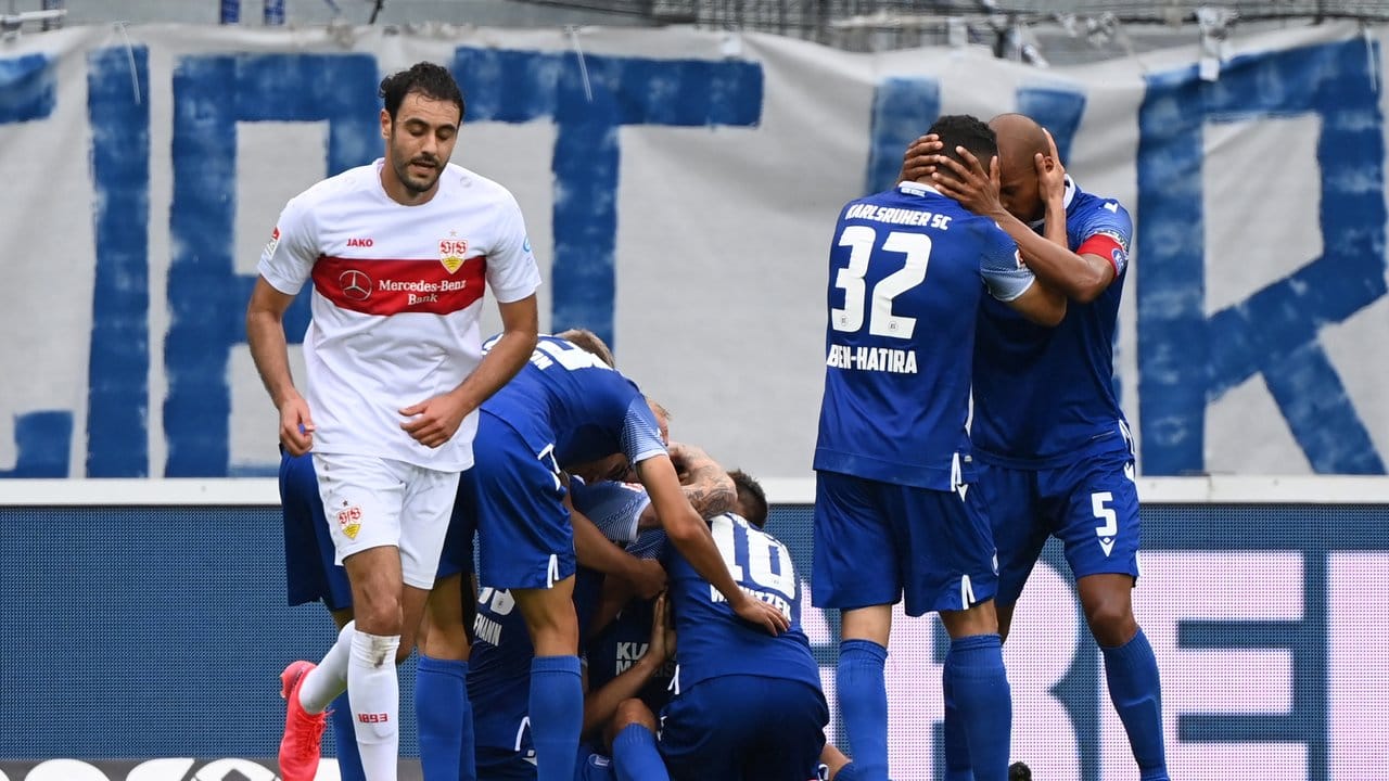 Lukas Fröde (M) schoss den KSC zum Derby-Sieg gegen den VfB Stuttgart. Lukas Fröde (M) schoss den KSC zum Derby-Sieg gegen den VfB Stuttgart.