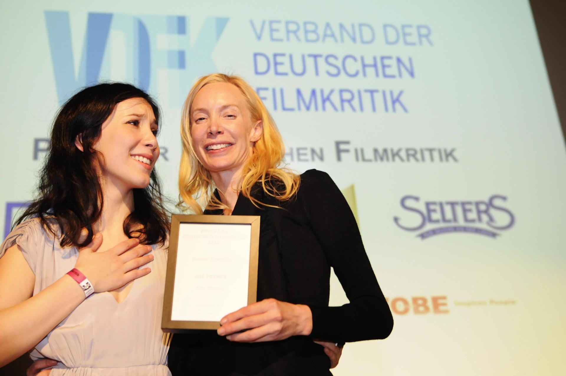 2011: Preis der Deutschen Filmkritik für Sibel Kekilli als beste Schauspielerin und Feo Aladag als Regisseurin für den besten Spielfilm.