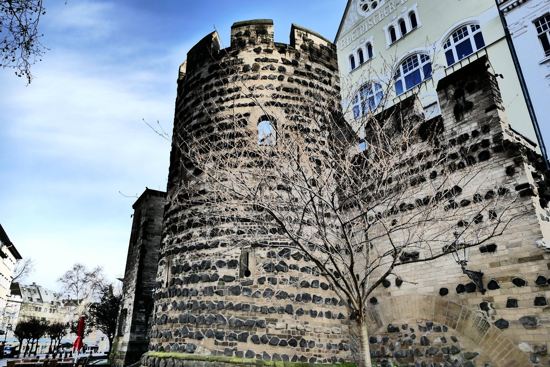 Sterntor in Bonn: Es wurde bereits um 1244 erbaut und war ein Teil der mittelalterlichen Stadtbefestigung.