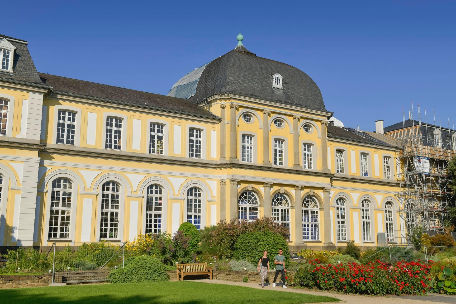 Poppelsdorfer Schloss in Bonn: Ringsherum liegt der beliebte Botanische Garten.