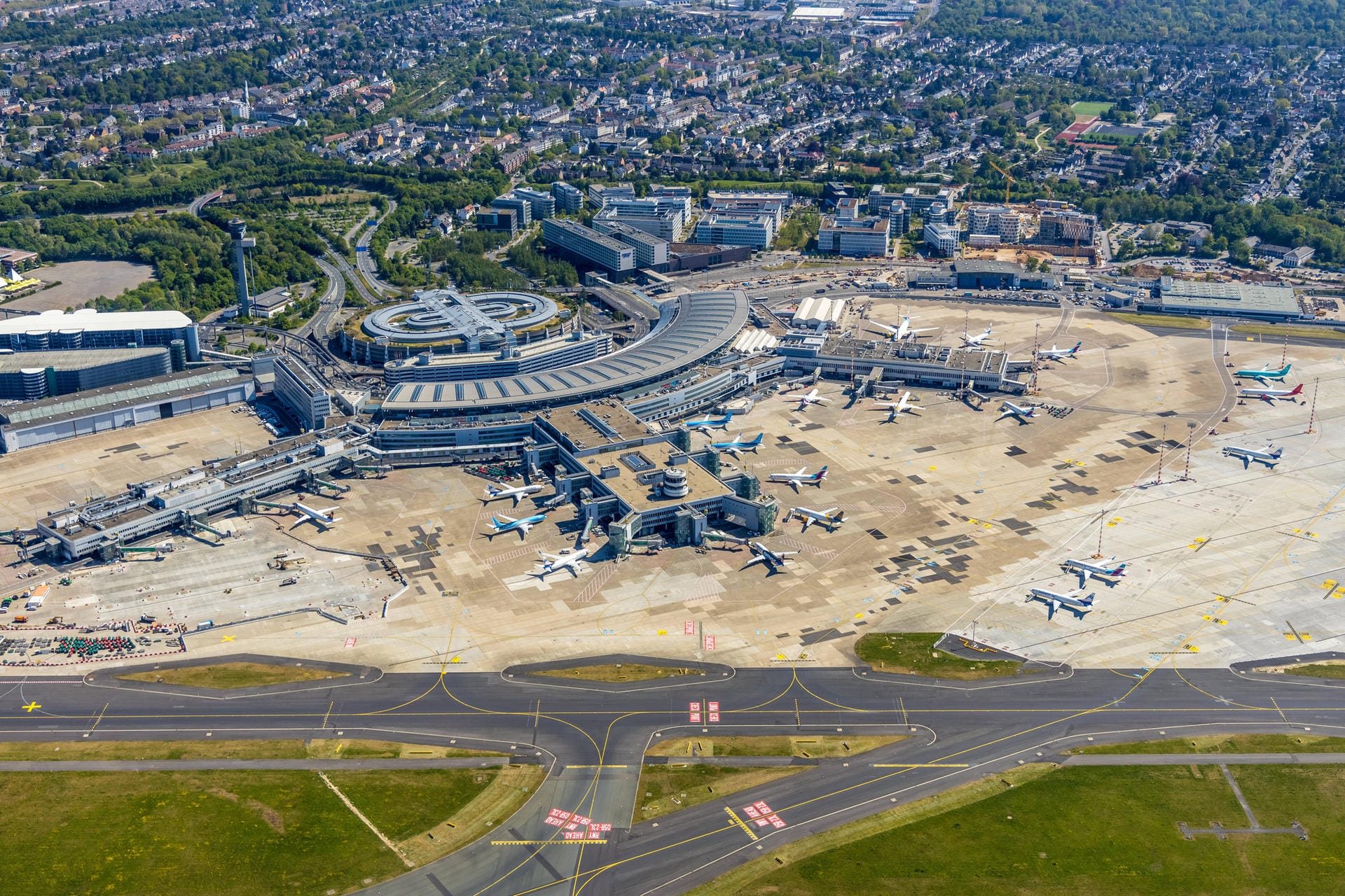 Blick auf den Flughafen Düsseldorf: Der Airport ist der drittgrößte in Deutschland.
