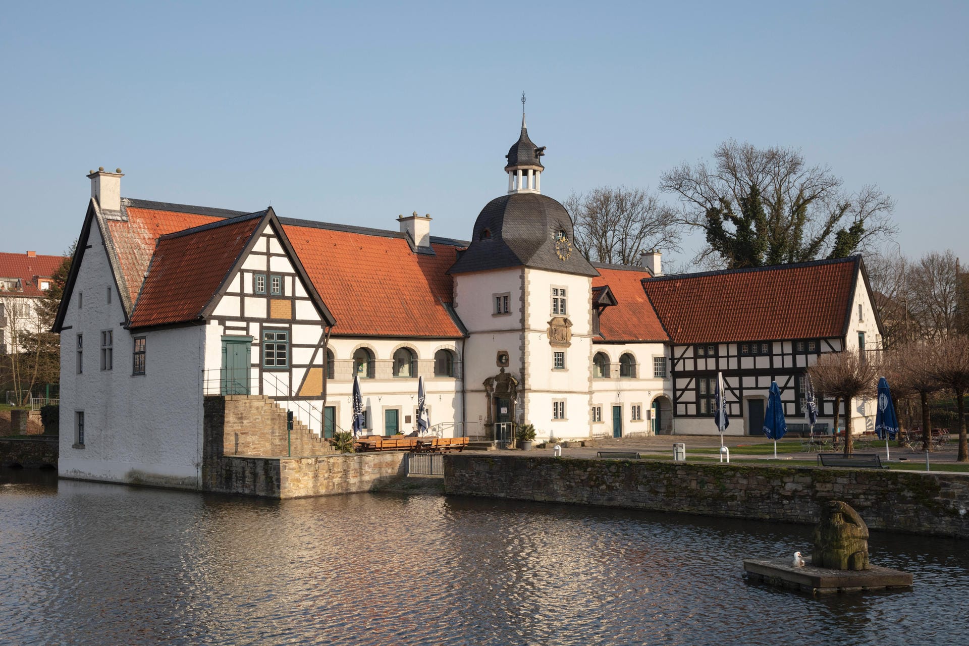 Haus Rodenberg, ein Wasserschloss im Stadtteil Aplerbeck: Heute steht nur noch die Vorburg.
