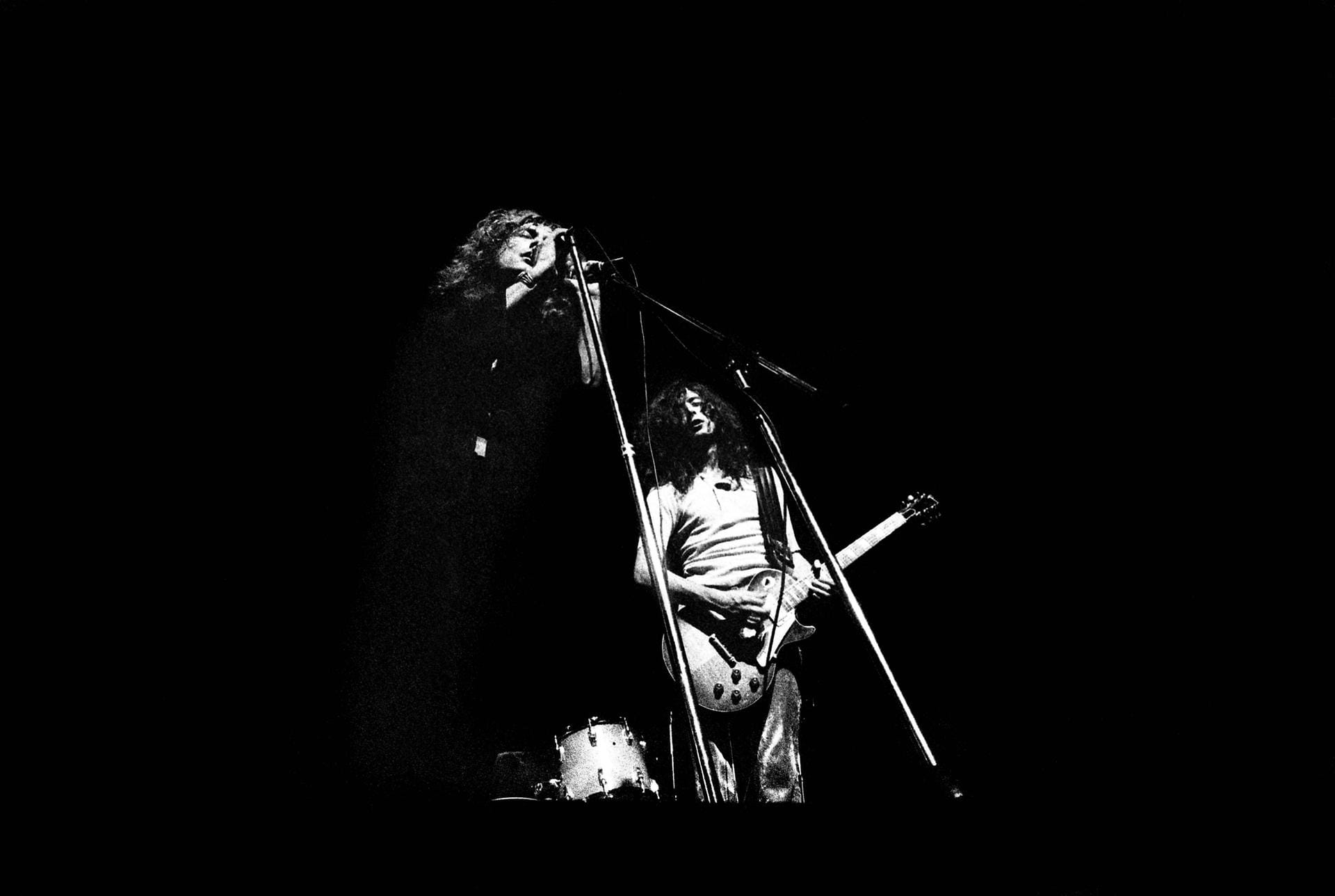 Jimmy Page und Robert Plant 1969 in Frankreich: Bereits ein Jahr nach der Gründung gingen die Rocklegenden auf Tour.
