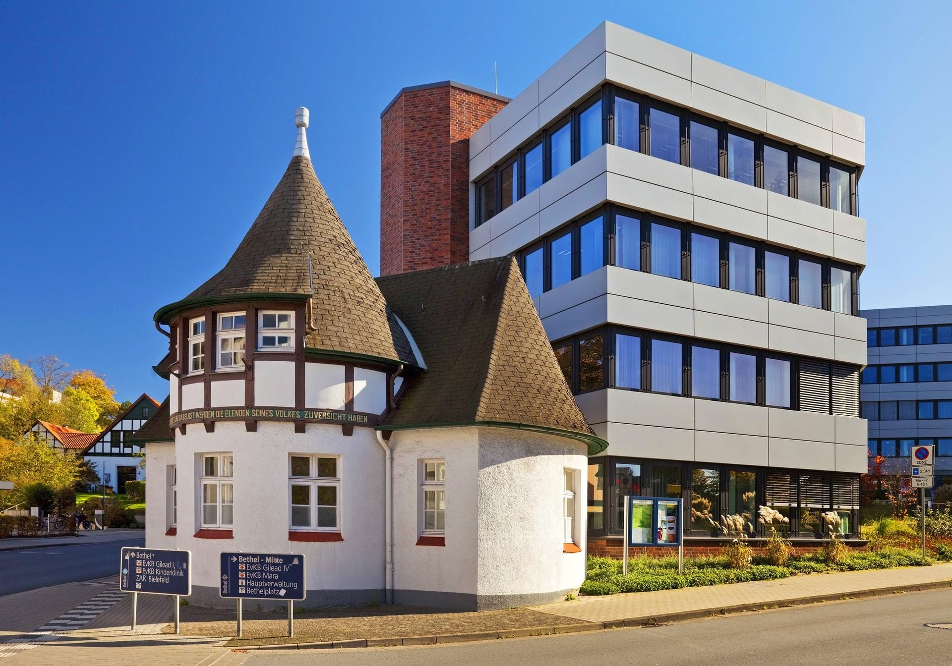 Die v. Bodelschwinghsche Stiftungen Bethel in Bielefeld: An diesem Gebäude zeigt sich das Miteinander von Alt und Neu besonders gut.