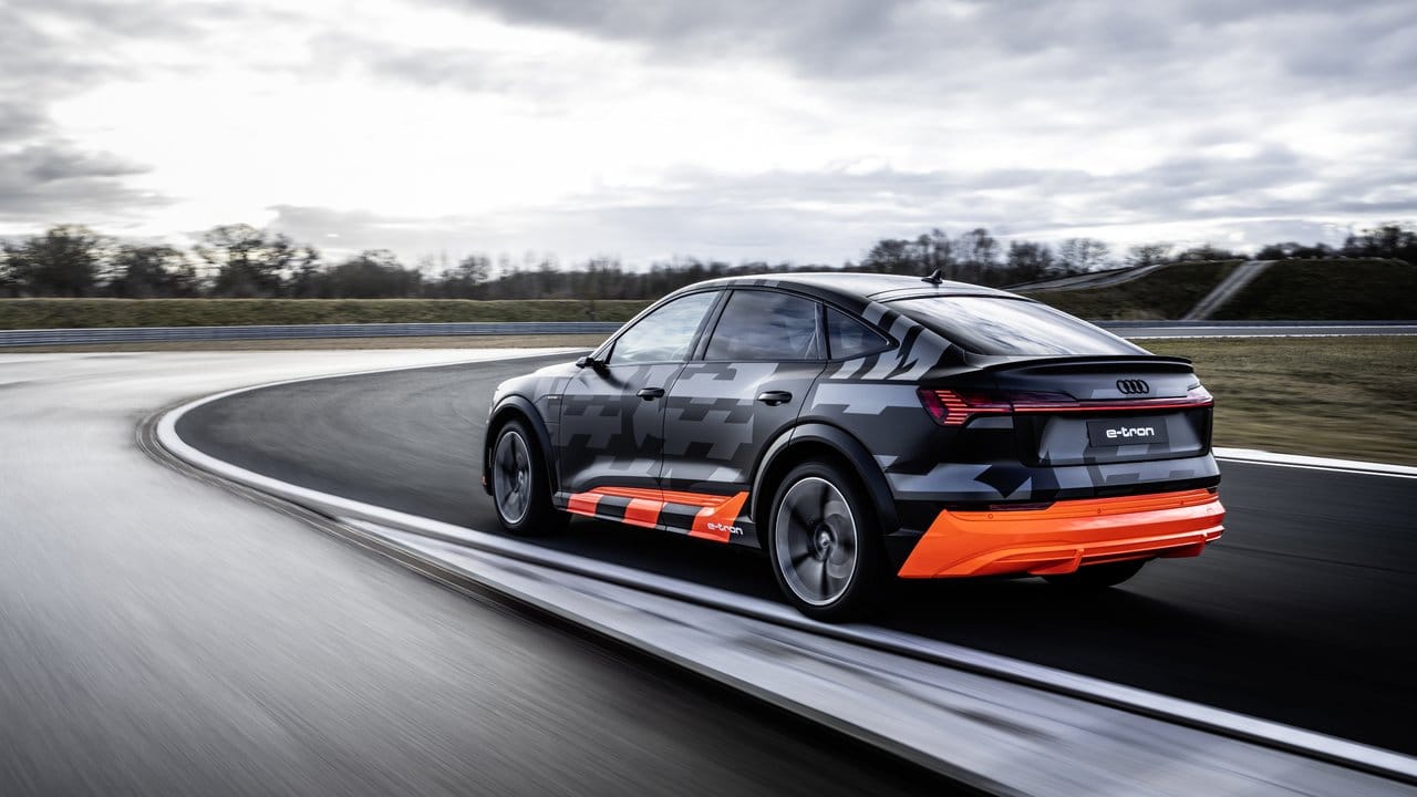 Wuchtbrumme: E-Autos wie der Audi e-tron Sportback S sollen nicht nur mit hohem Drehmoment sondern auch mit hoher Spitze jenseits der 200 km/h beeindrucken. Wuchtbrumme: E-Autos wie der Audi e-tron Sportback S sollen nicht nur mit hohem Drehmoment sondern auch mit hoher Spitze jenseits der 200 km/h beeindrucken.