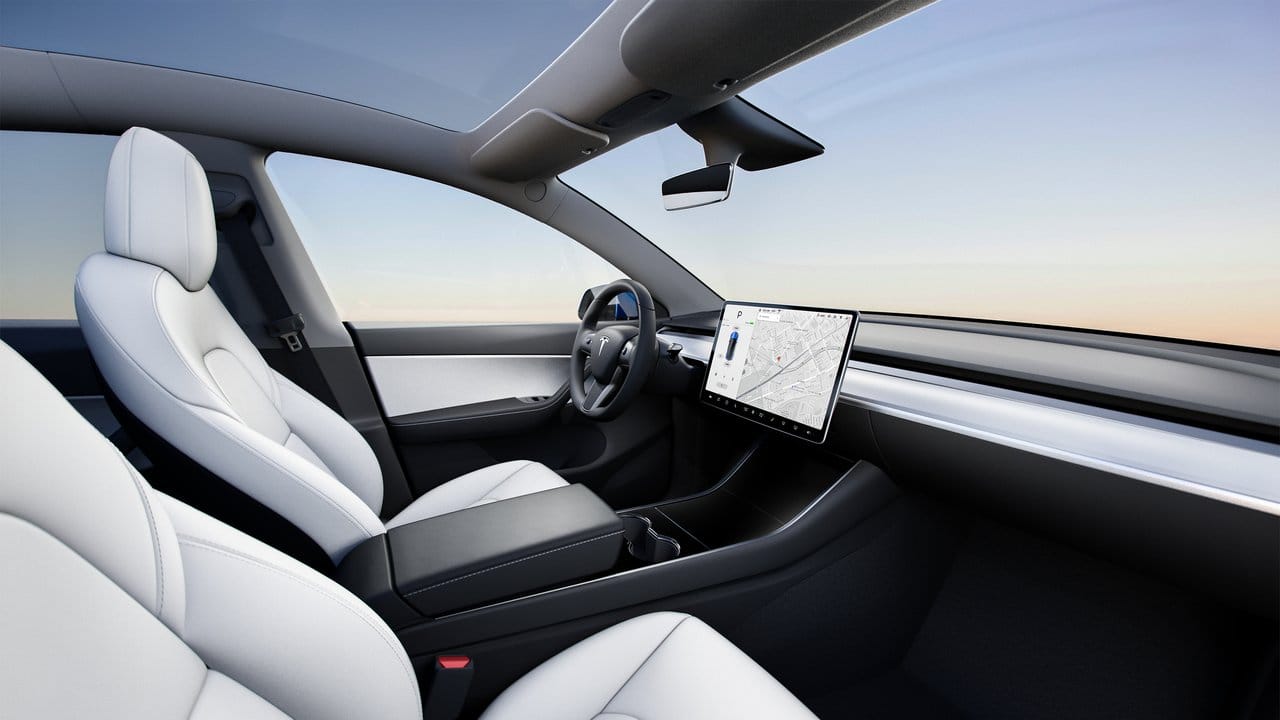 Neue Welten: Nicht nur dass viele Bedieneinheiten digital auf Displays zusammengefasst werden, die E-Bauart sorgt in manchen Autos für größere Innenräumen. Neue Welten: Nicht nur dass viele Bedieneinheiten digital auf Displays zusammengefasst werden, die E-Bauart sorgt in manchen Autos für größere Innenräumen.